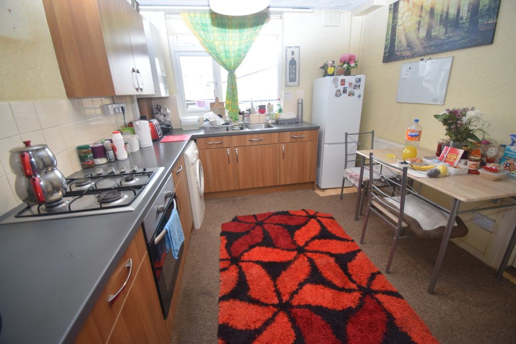 Property photo 3 of 7 Kit Breakfast Room