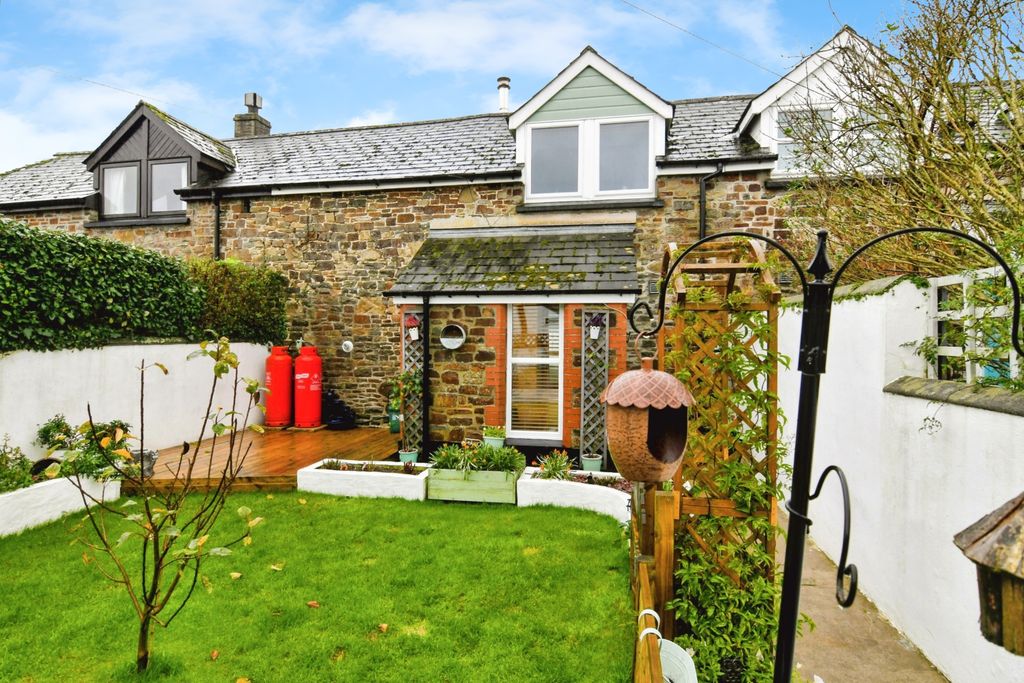 Property photo 1 of 20 Front Garden