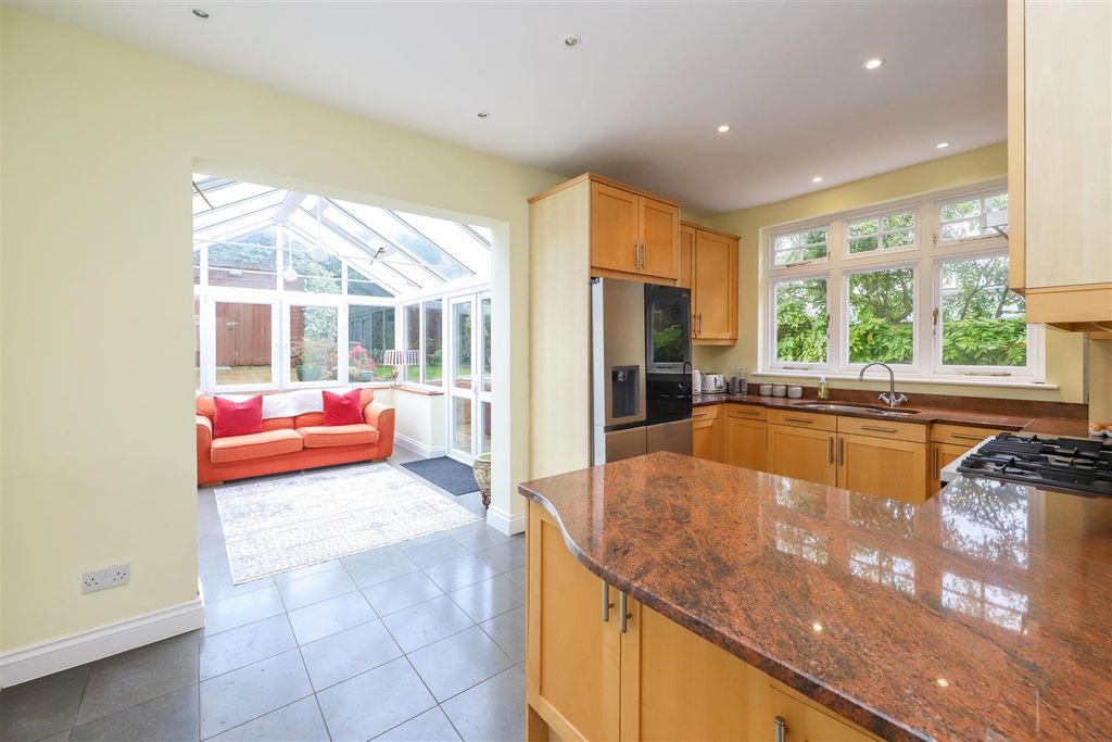 Property photo 3 of 25 Kitchen