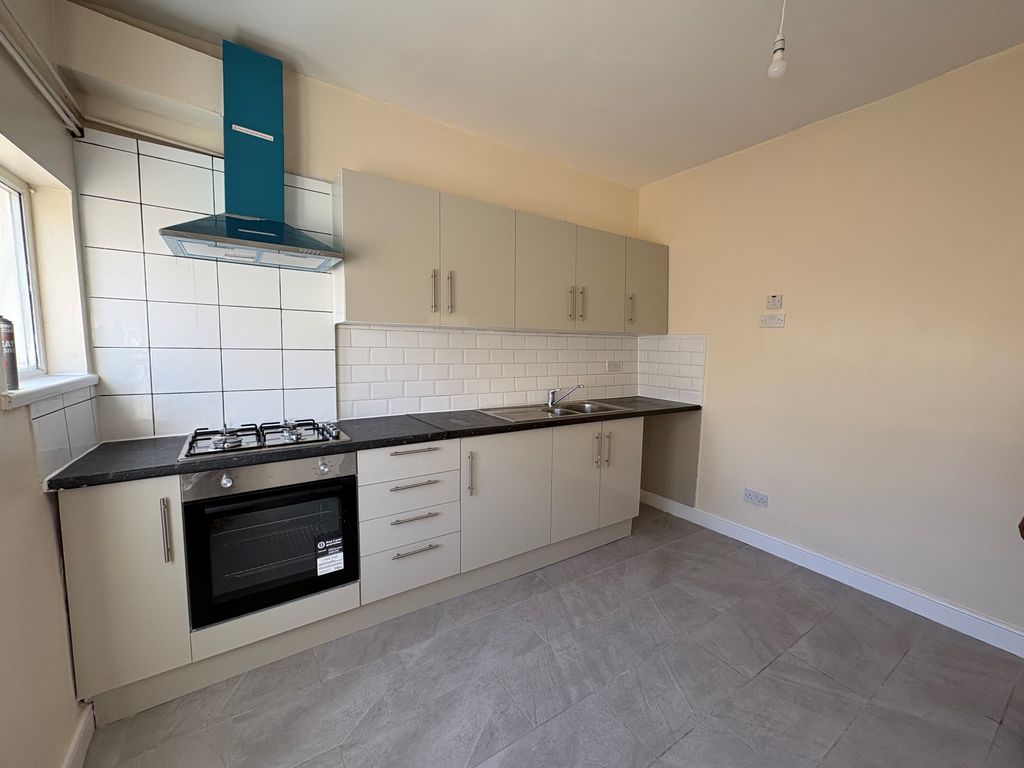 Property photo 2 of 10 Kitchen