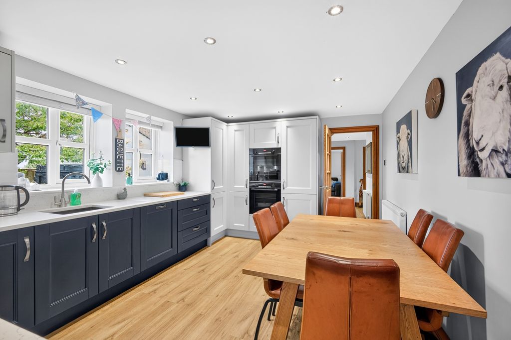 Property photo 3 of 17 Kitchen/Dining Room