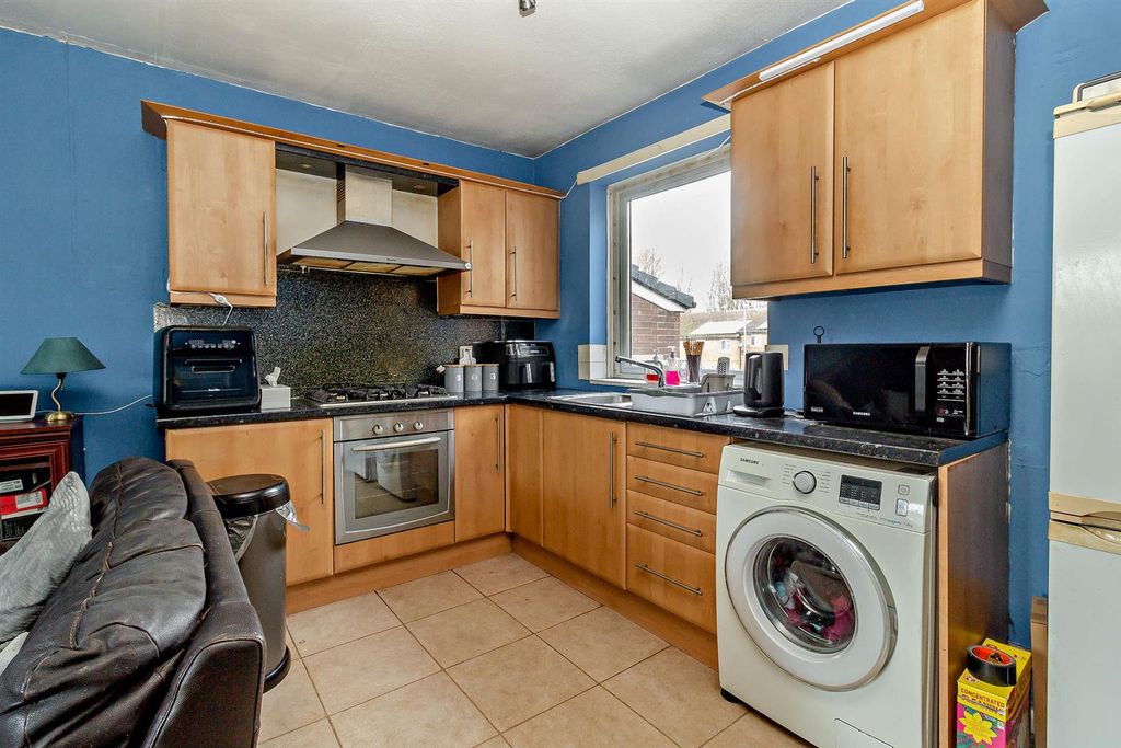 Property photo 3 of 9 8672676-Interior12-800.Jpg