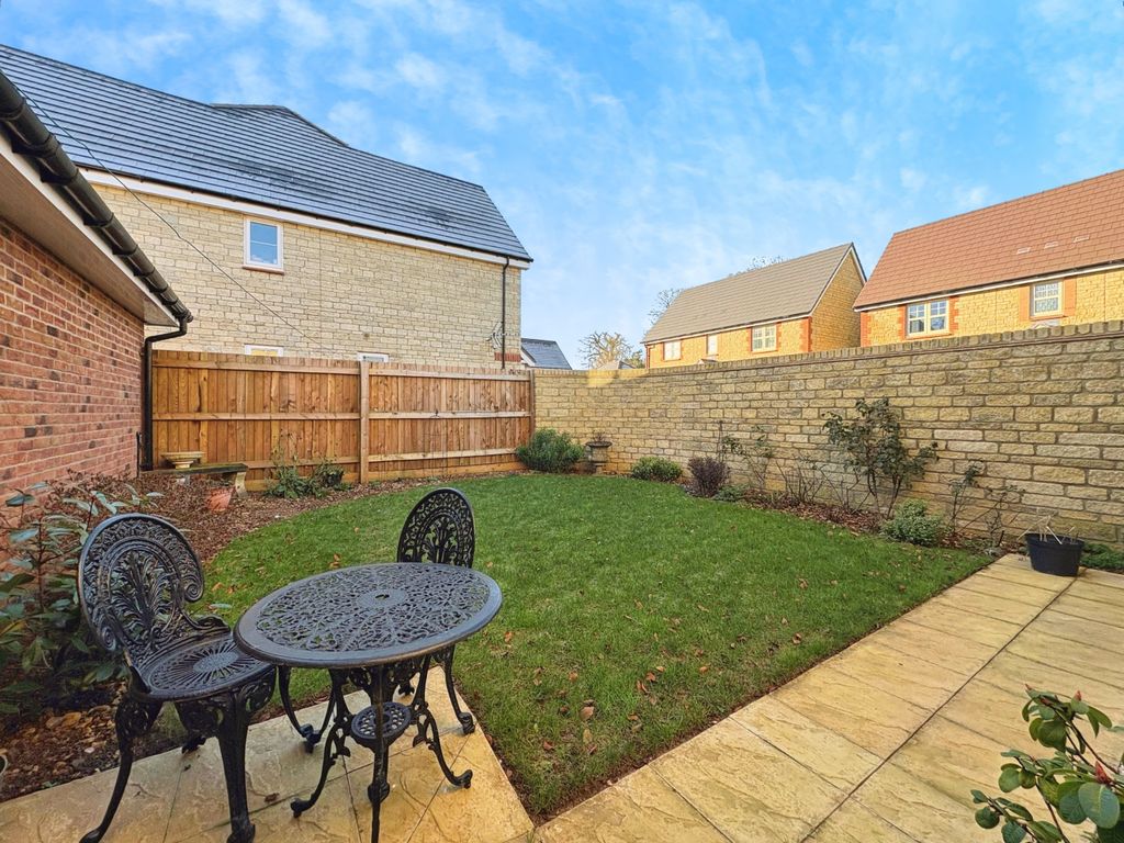 Property photo 3 of 30 4Edd3E77-15