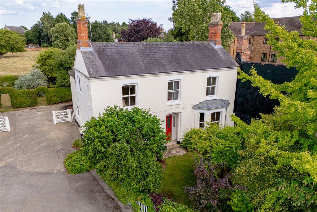 Property photo 2 of 64 Maud Foster Mill (Boston)-13.Jpg