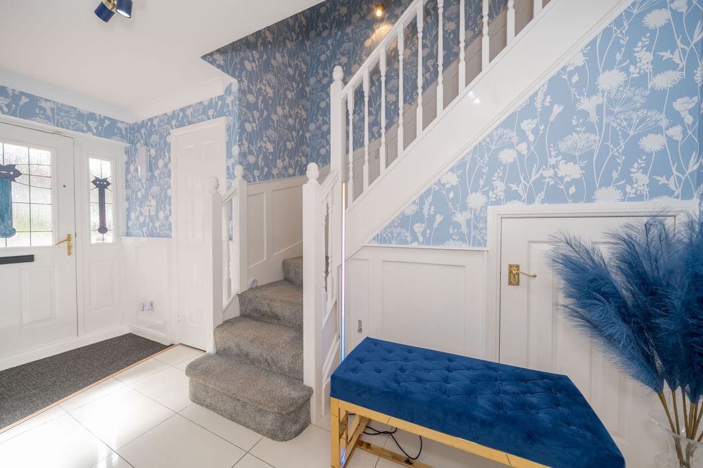 Property photo 2 of 35 Entrance Hallway