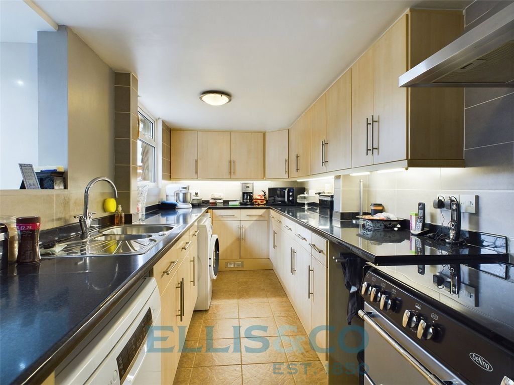 Property photo 2 of 12 Picture No. 13