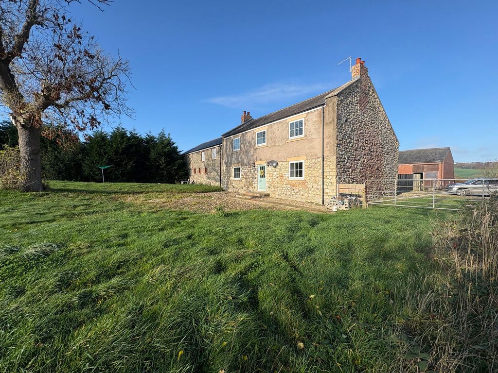 Property photo 2 of 77