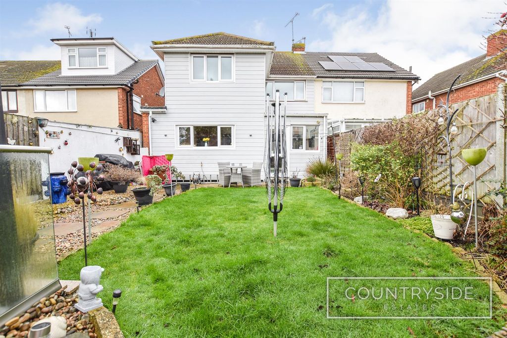 Property photo 3 of 24 Garden