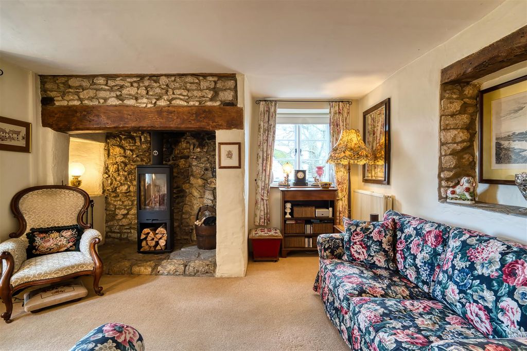 Property photo 3 of 10 Living Room