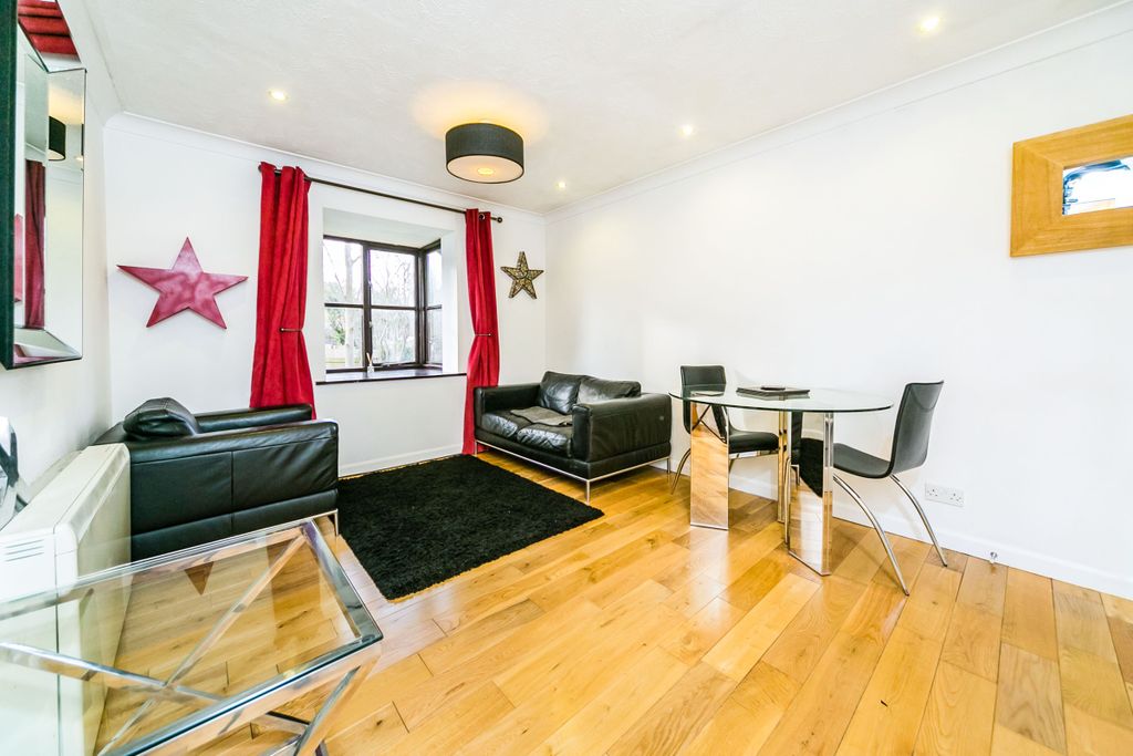 Property photo 3 of 8 867948Ed-Abe2-4F6d-9