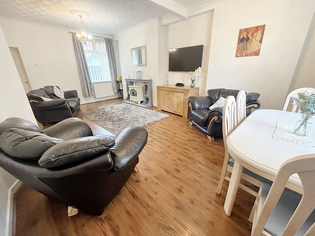 Property photo 2 of 20 Livdin3