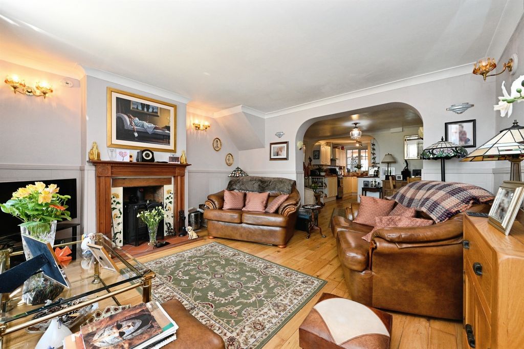Property photo 3 of 17