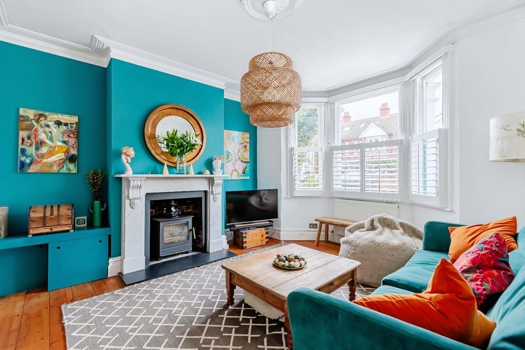 Property photo 3 of 40 Rosslyn Rd.Jpg