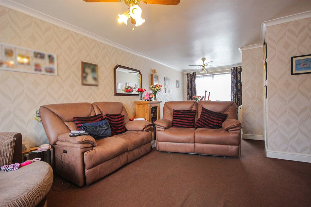 Property photo 2 of 12 Picture No. 17