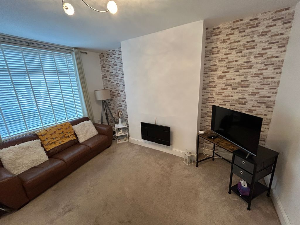 Property photo 2 of 6 Lounge