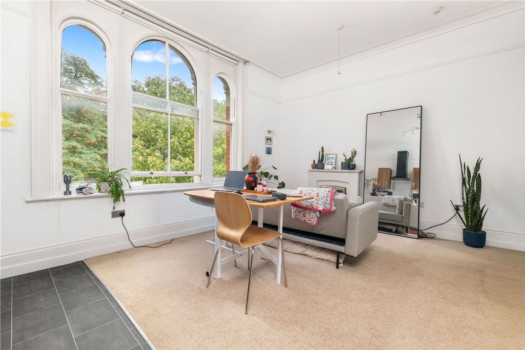 Property photo 2 of 30