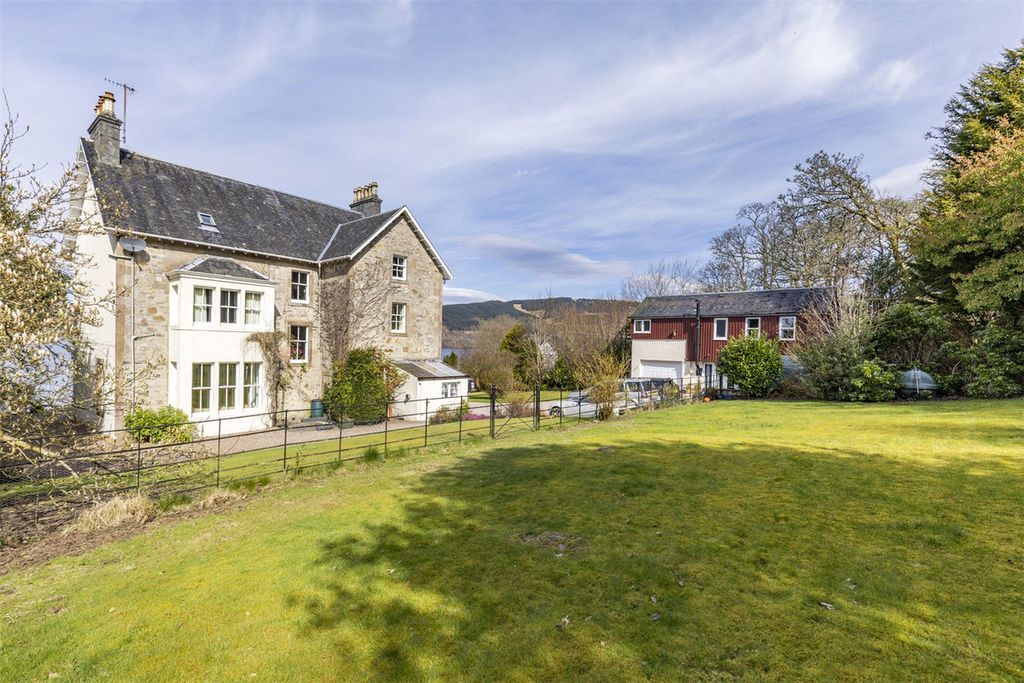 Property photo 2 of 38