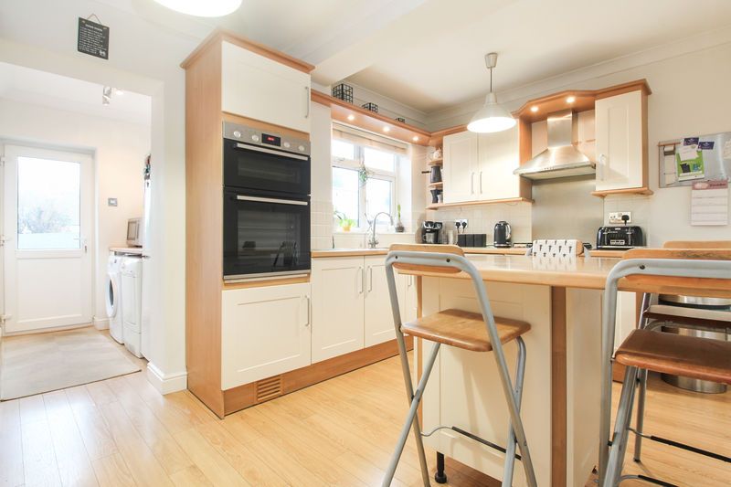 Property photo 2 of 21 Kitchen