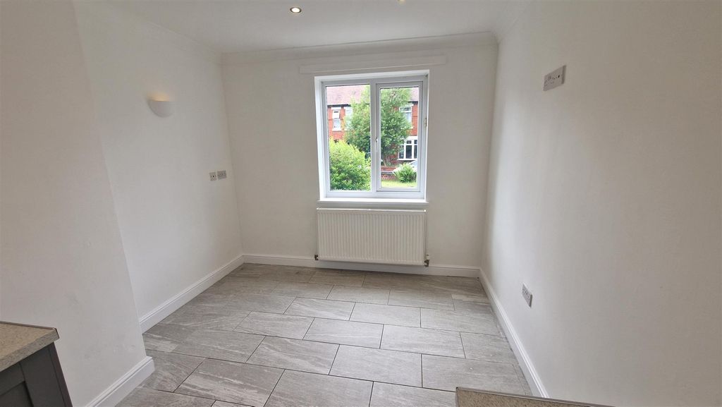 Property photo 2 of 17 Dining Area