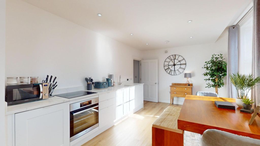 Additional image 4 of 2 bed flat for saleBoroughgate, Otley LS21