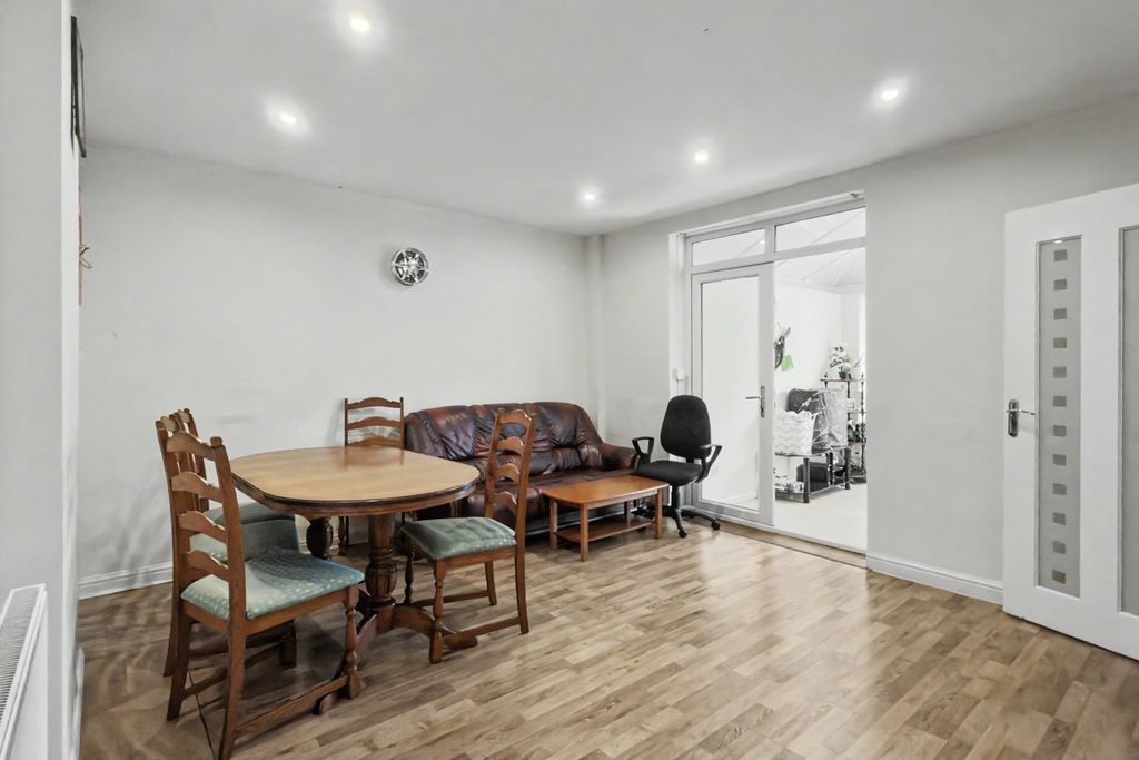 Property photo 2 of 22