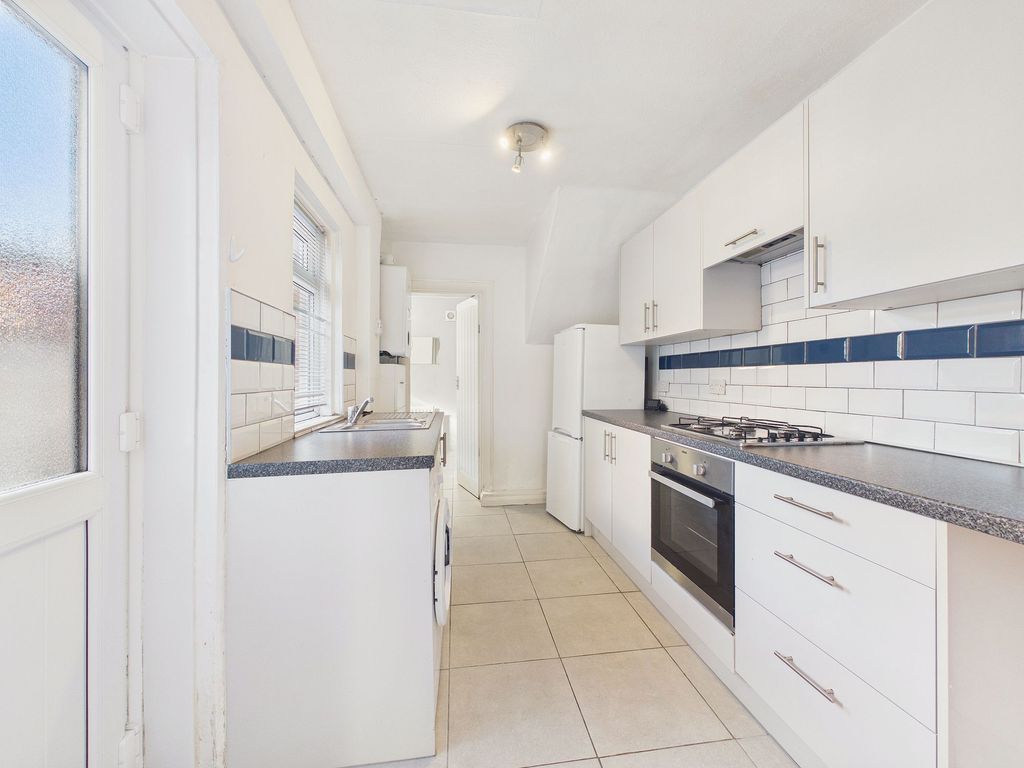 Property photo 2 of 8 Kitchen