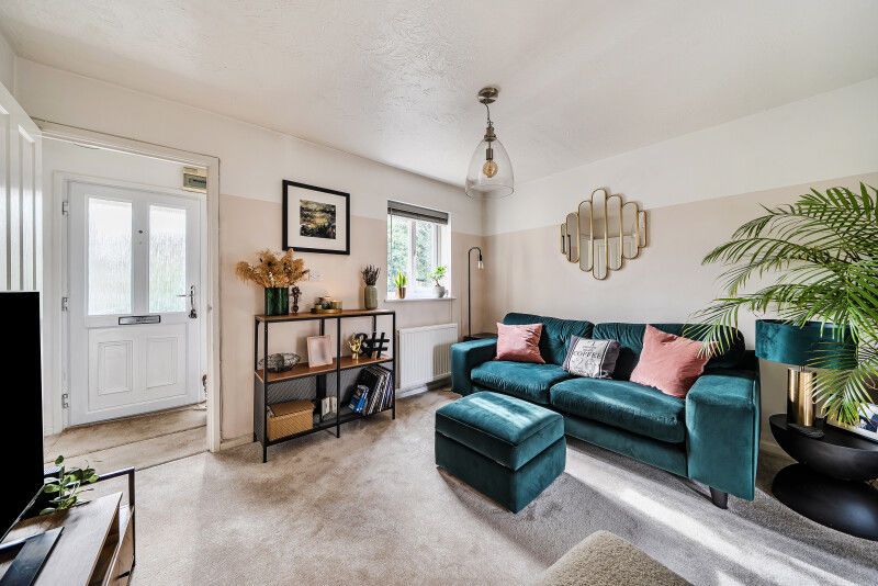 Property photo 2 of 18 Lounge