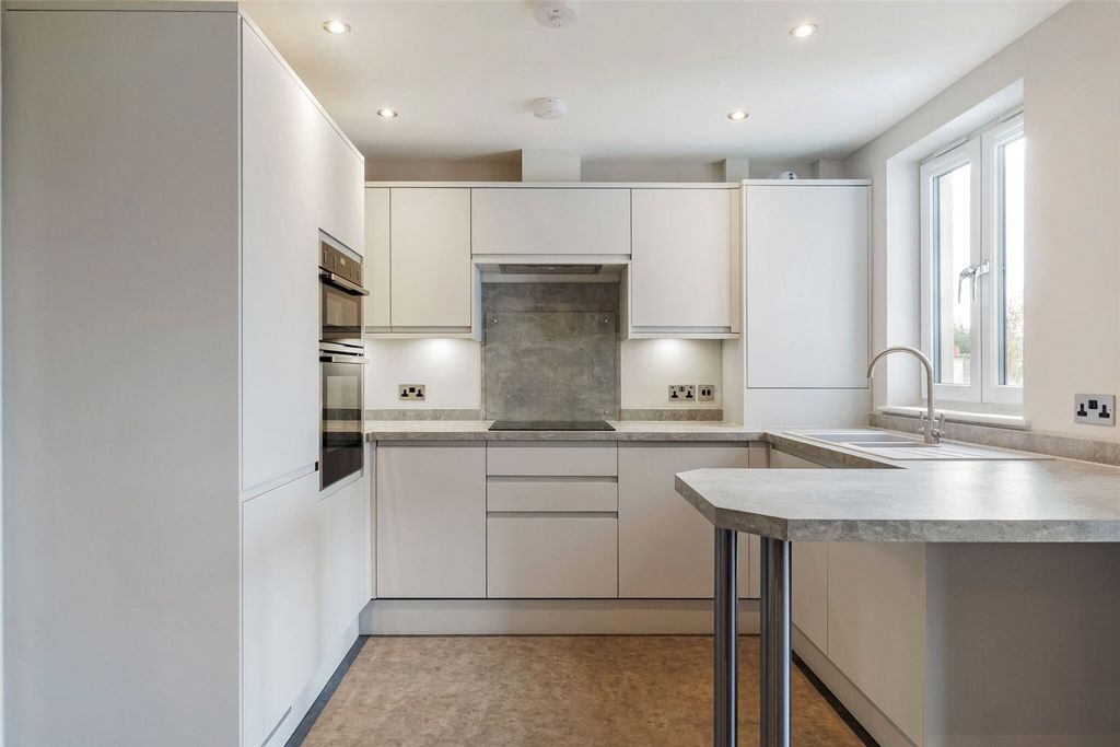 Property photo 2 of 6 Kitchen