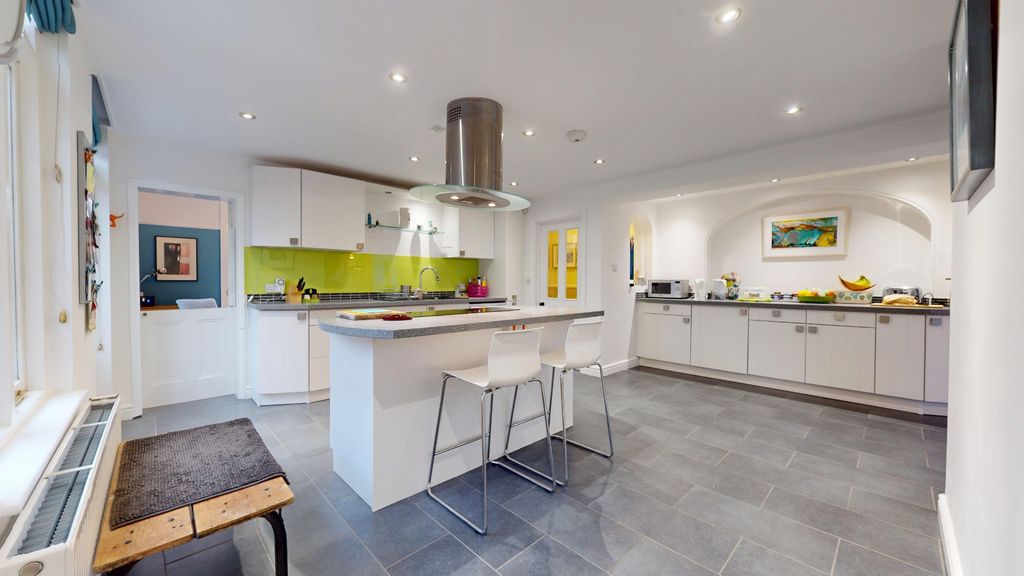 Property photo 2 of 25 4731033