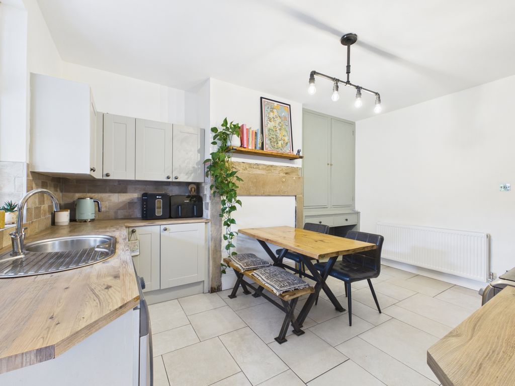 Property photo 3 of 20 Cam02637G0-Pr0020-Still009