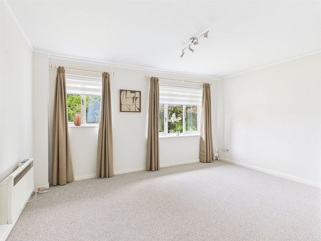 Property photo 3 of 8 Picture No. 13