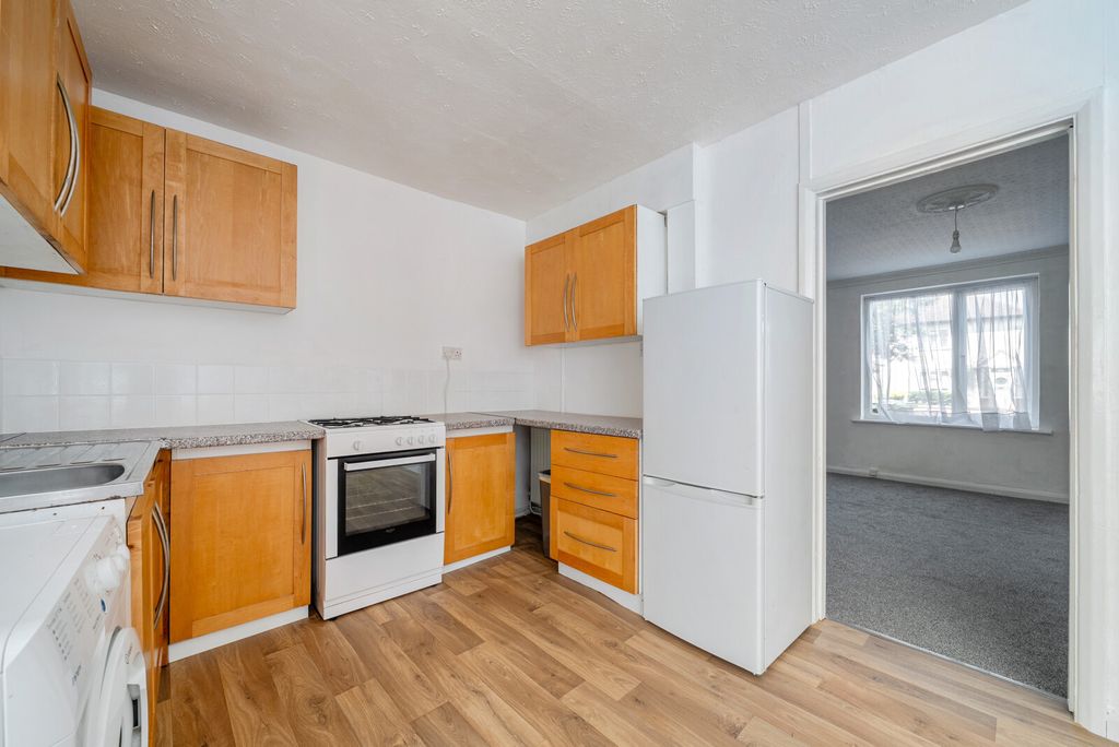 Property photo 2 of 18 1493866-12-6A54Cb...