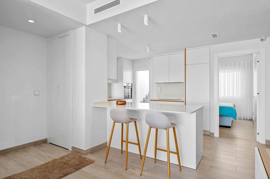 Property photo 3 of 35