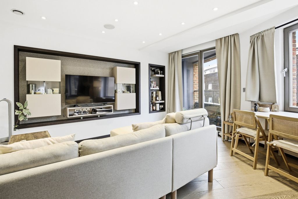 Property photo 3 of 20