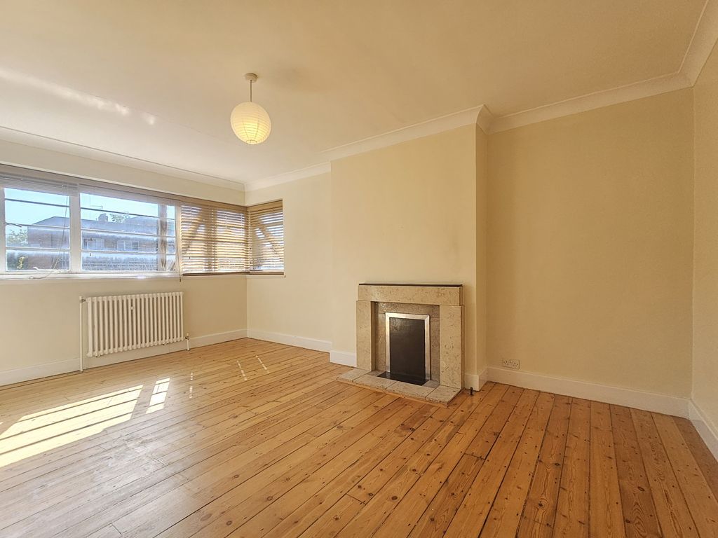 Property photo 1 of 14 Living Room