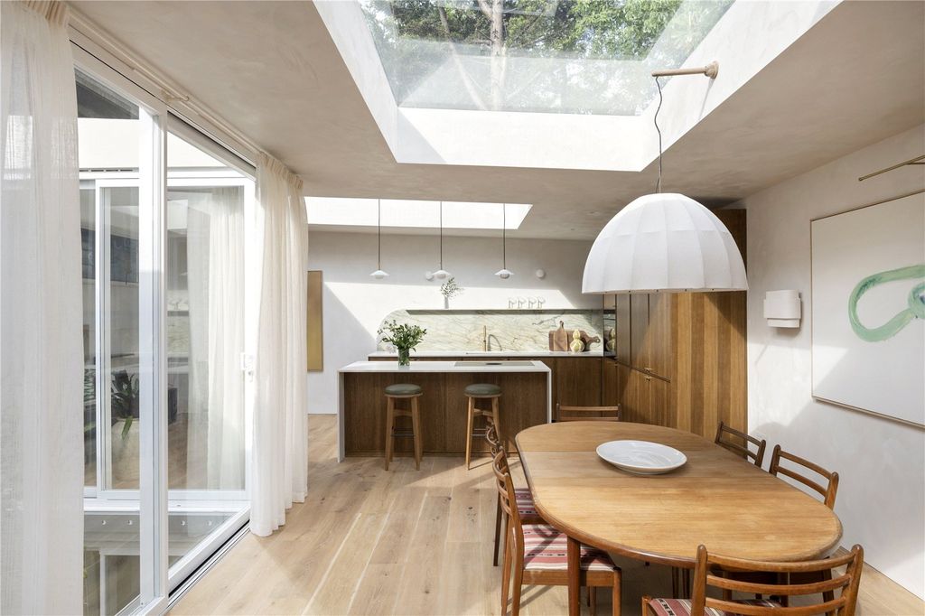 Property photo 3 of 16 Dining Area