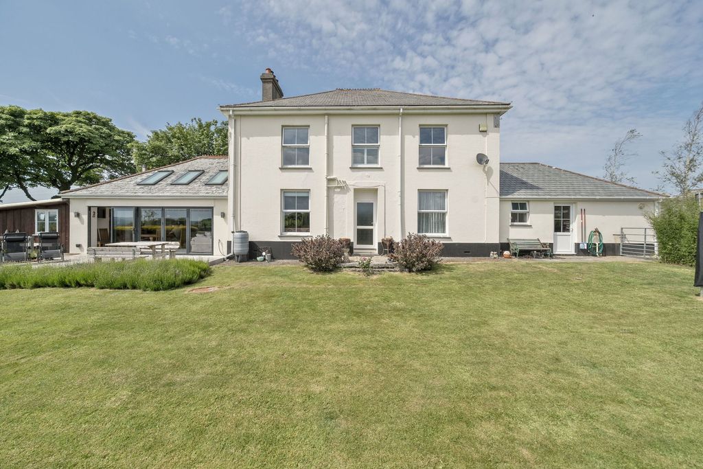 Property photo 2 of 36