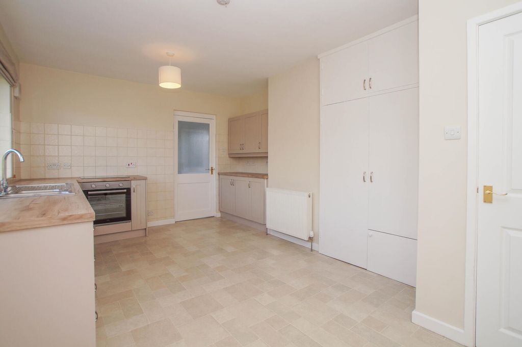 Property photo 3 of 20 Kitchen