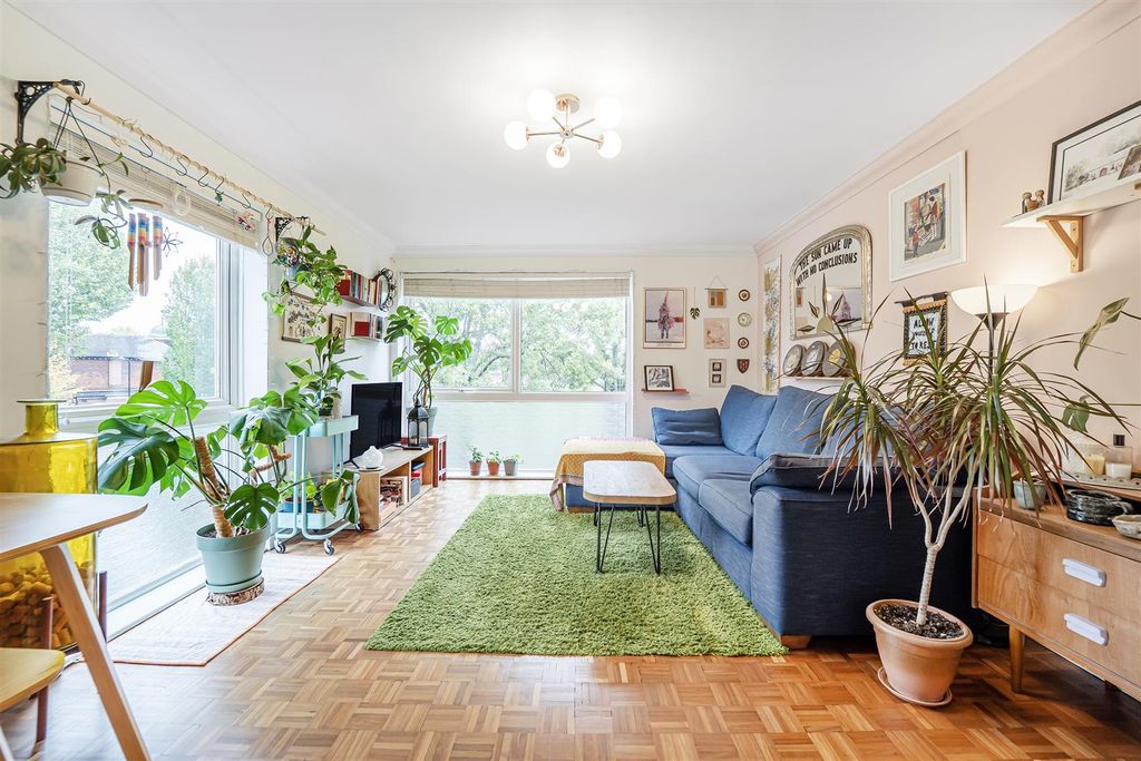 Property photo 1 of 8 Helliwell & Co