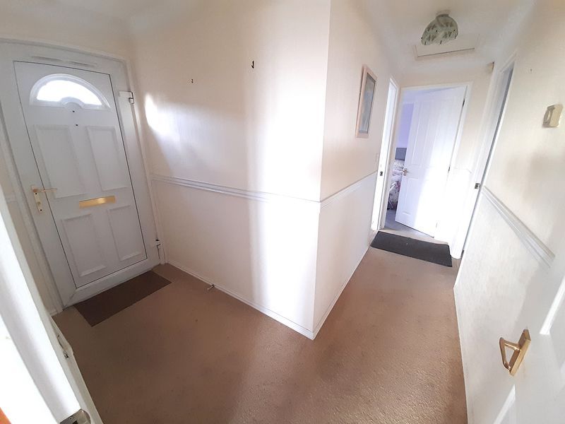 Property photo 3 of 21 Entrance Hall