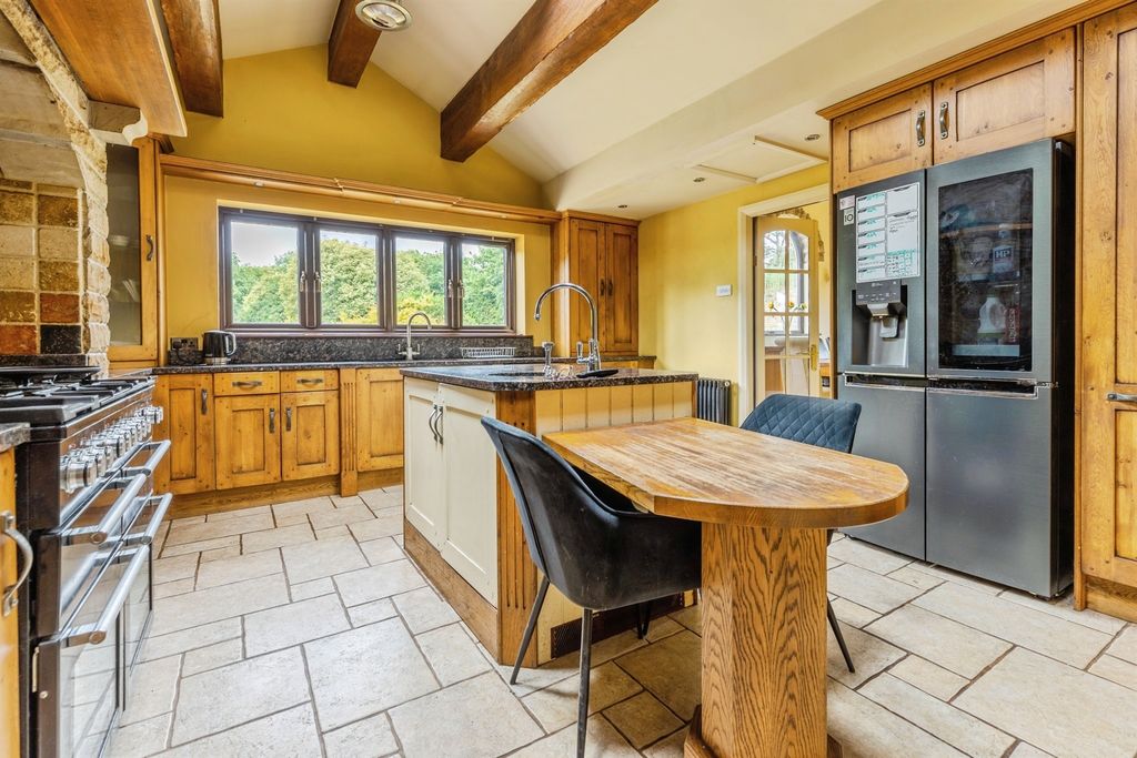 Property photo 2 of 27