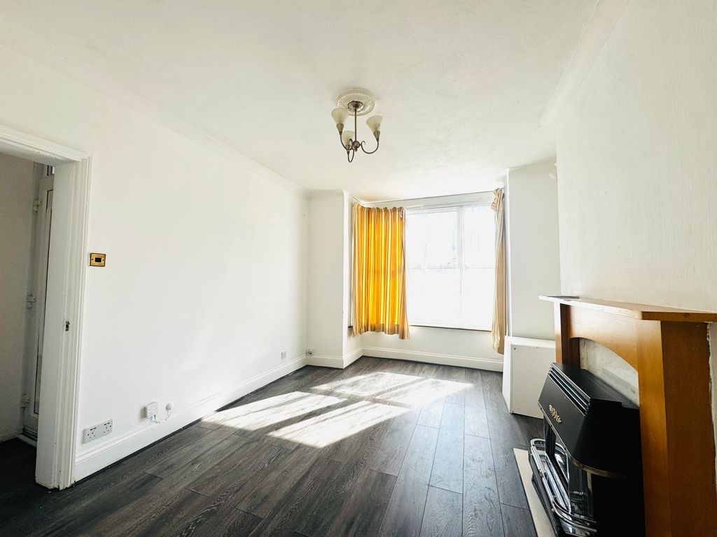 Property photo 3 of 10 Image