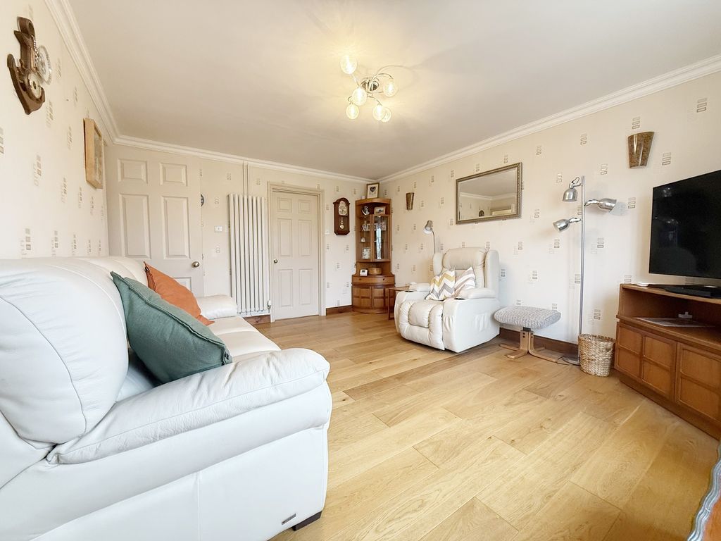 Property photo 2 of 22 Lounge