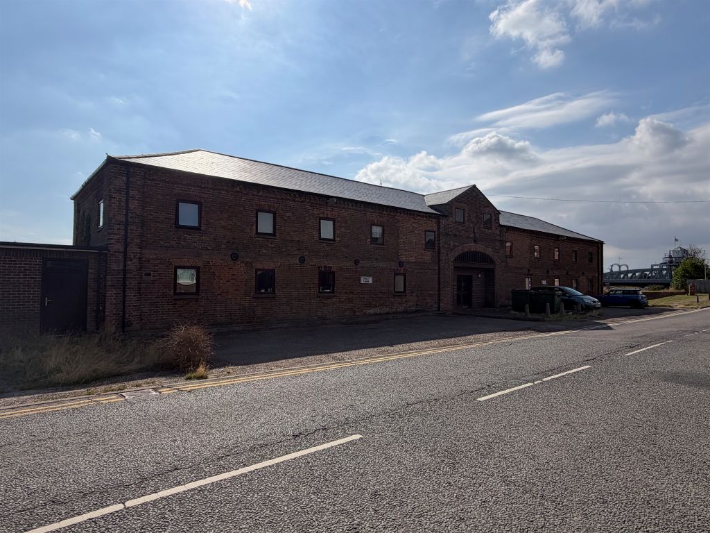 Property photo 1 of 2