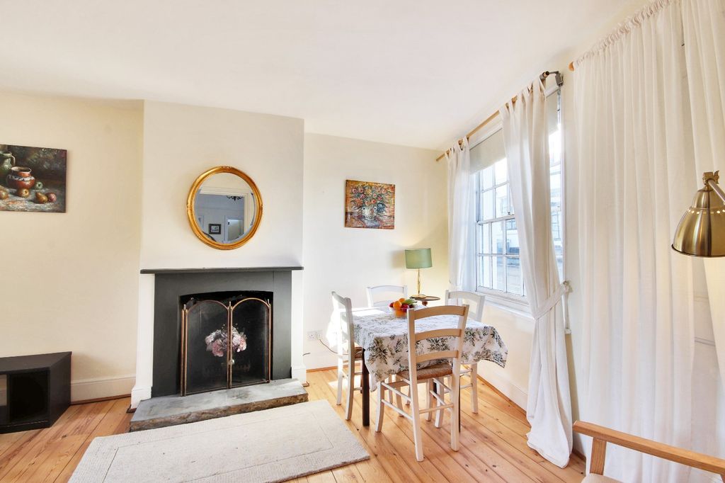 Property photo 3 of 14 Sitting Room
