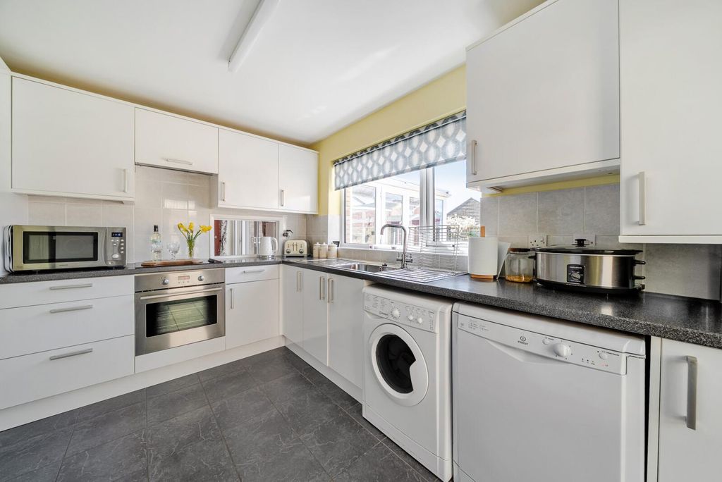 Property photo 3 of 16 3 Kitchen.Jpg