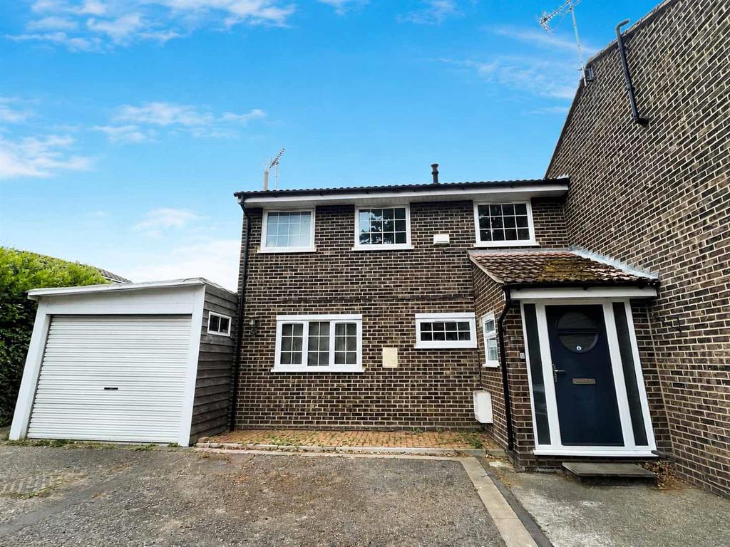 Property photo 1 of 22 Front Violet Close.Jpg