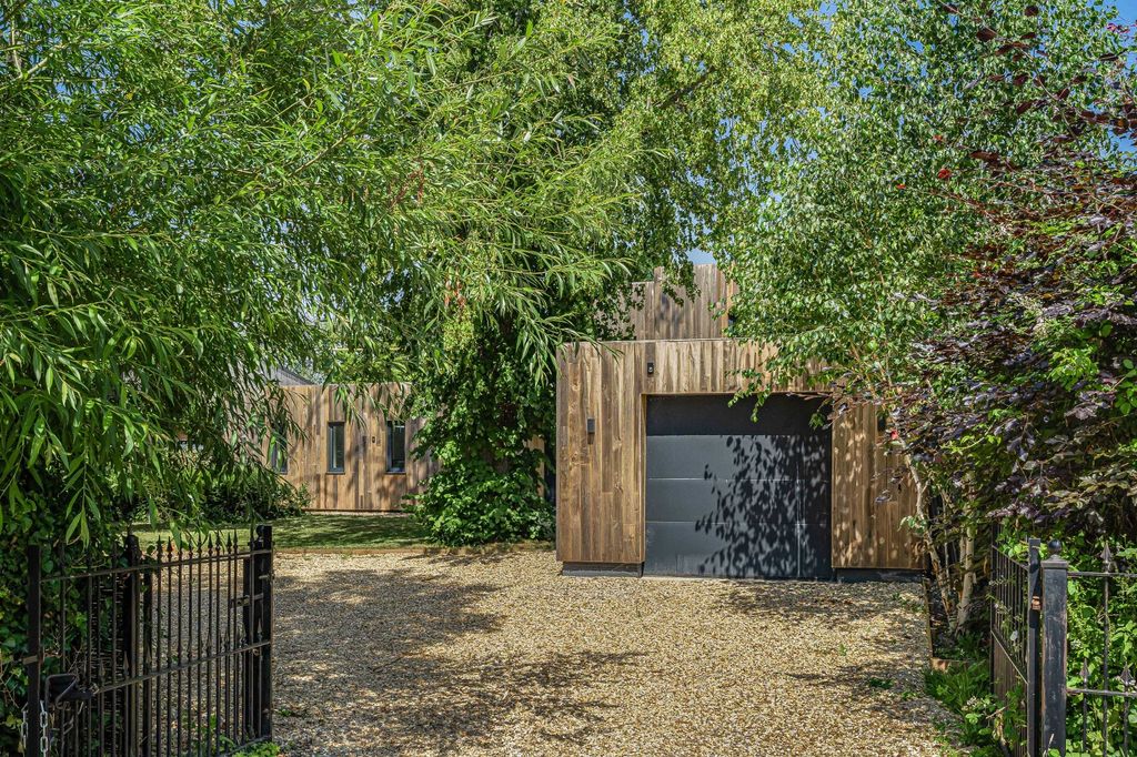 Property photo 2 of 28 Picture No. 22