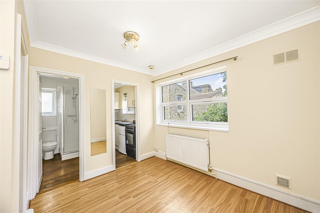 Property photo 3 of 11 14, 1 Forest Lea, Holly Road-1.Jpg