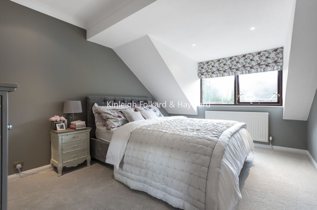 Property photo 3 of 14 7Faf2F79-0d73-4F3A-9